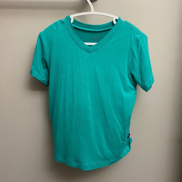 Kyte Vneck  💙2 for 30💙 - Picture 1 of 2